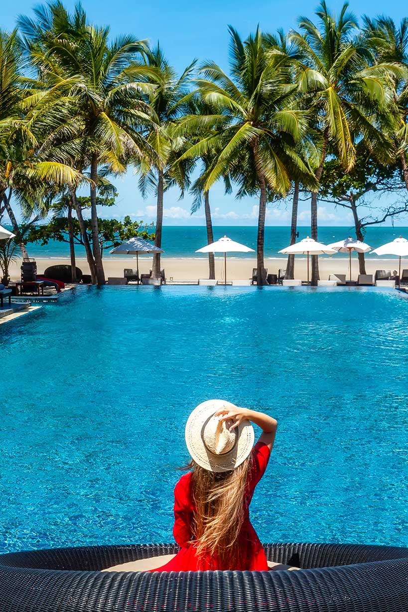 Luxury Stays<br><p class="tit-p">Discover our expanding portfolio of luxury five-star hotels, and resorts for your next escape </p>